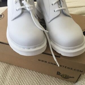 NIB Dr Martens